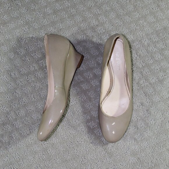 Nine West Size 6.5 Patent Leather Nude Almond Toe 2" Wedge Heel - Picture 1 of 8